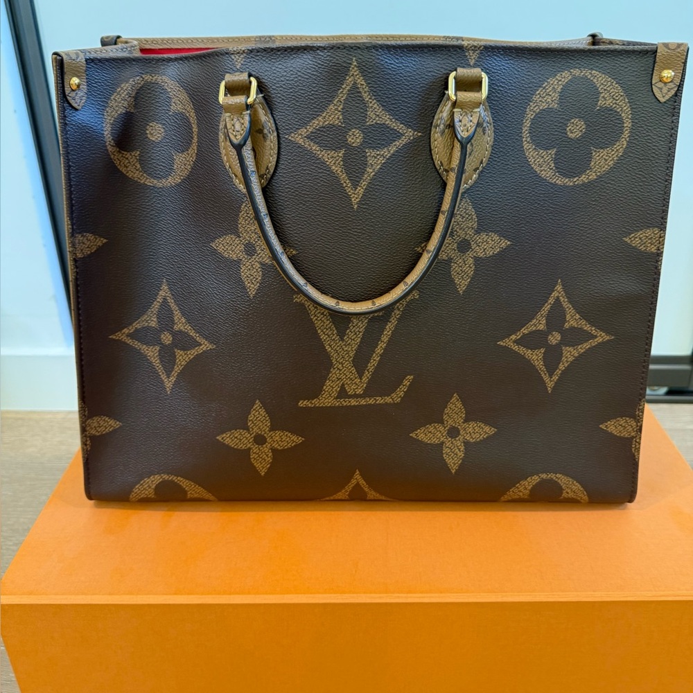 100% authentic Louis Vuitton leather Monogram OnTheGo GM. With dust bag.